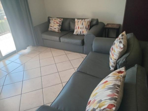 Cozy 2-Bedroom Retreat in Hartbeespoort